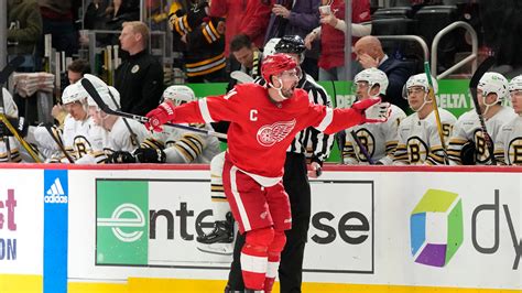Red Wings hand Bruins 1st regulation loss of the season, scoring 3 times in 3rd in 5-4 win